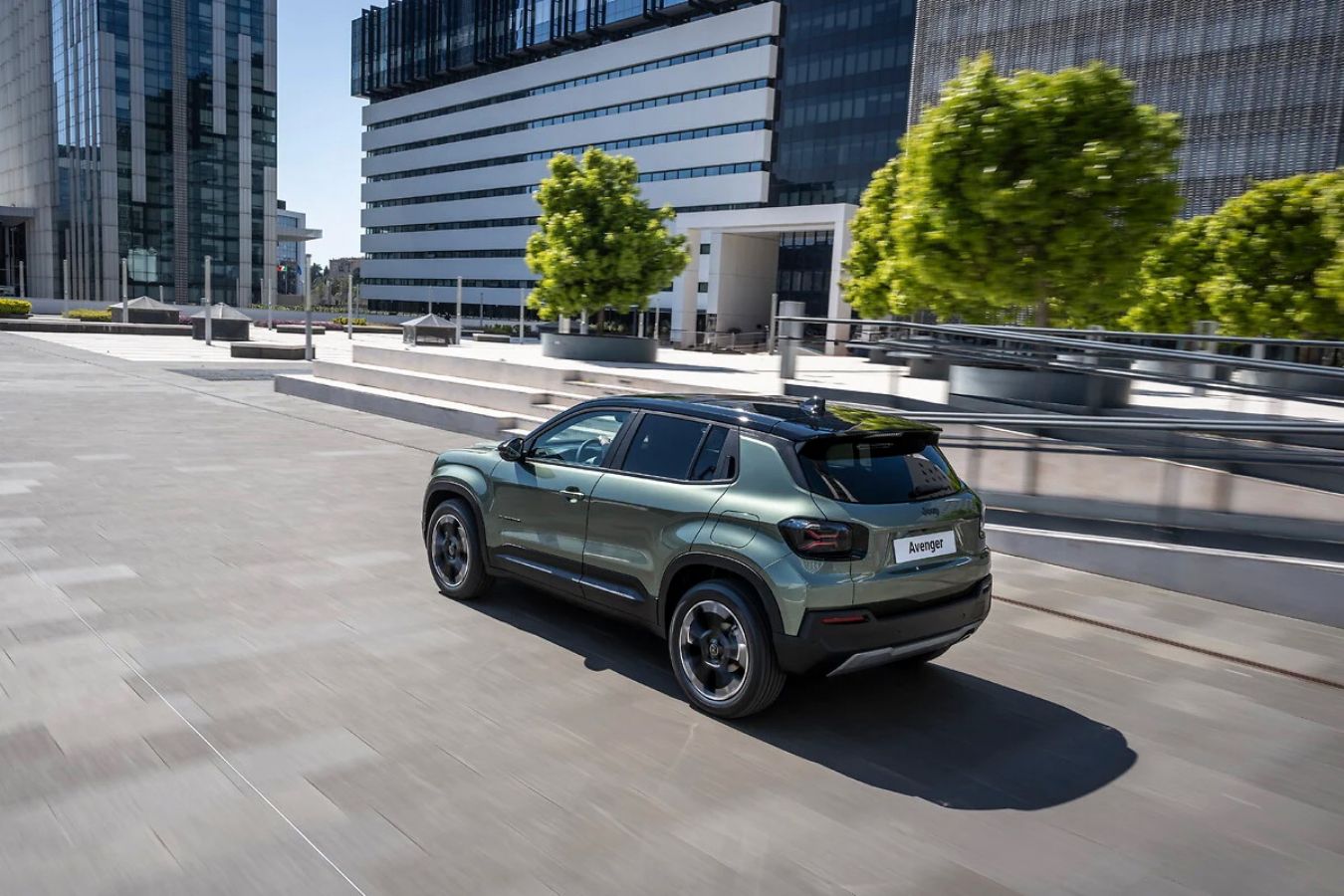 Ντεμπούτο για το ανανεωμένο Jeep Avenger  